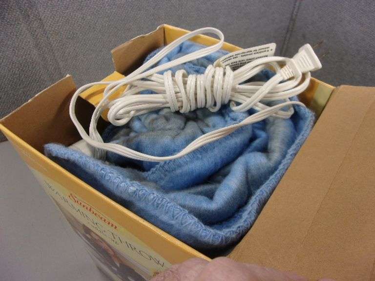 SUNBEAM WARMING THROW BLANKET Bentley & Associates, LLC