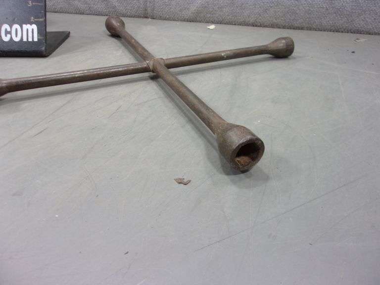 4 WAY TIRE IRON Bentley & Associates, LLC