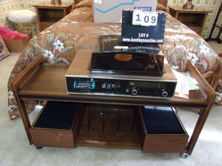 CART & STEREO MASTERWORK RECORD PLAYER W/SPEAKERS Bentley