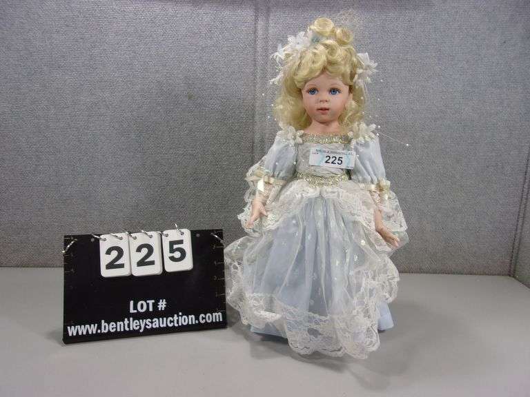 1996 ASHTON DRAKE GALLERIES, 1ST ISSUE IN THE FAIRY TALE PRINCESSES