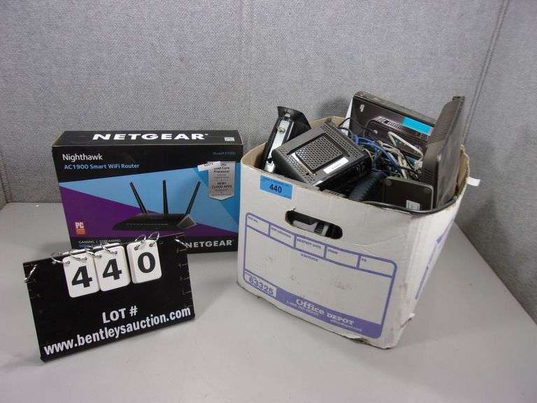 BOX MOTOROLA SURFBOARD MODEM, LINKSYS, ARRIS, NIGHT HAwK ROUTER