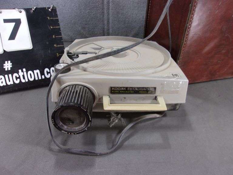 KODAK EKTAGRAPHIC SLIDE PROJECTOR IN RED CARRYING CASE Bentley & Associates, LLC