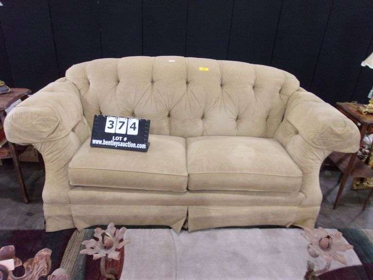 THOMASVILLE BEIGE TUFTED BACK 2 CUSHION HIGH ARM SOFA Bentley