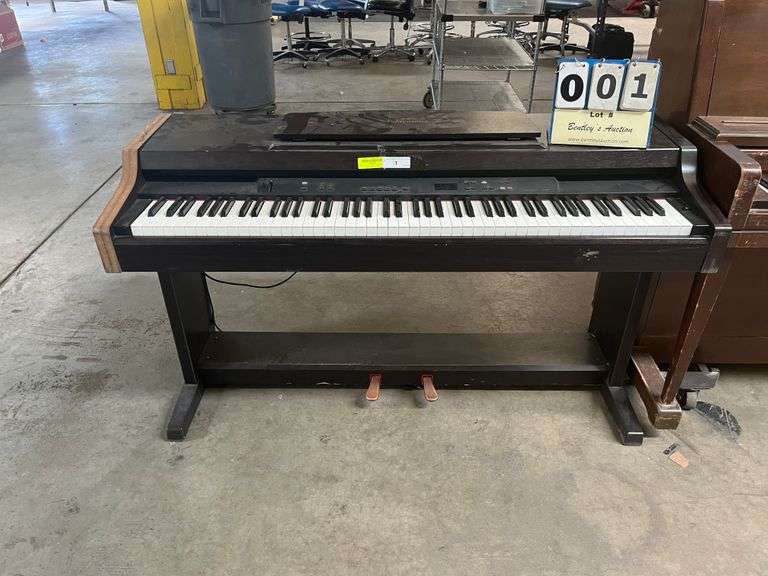 YAMAHA CLAVINOVA CLP820 STEREO SAMPLING KEYBOARD Bentley