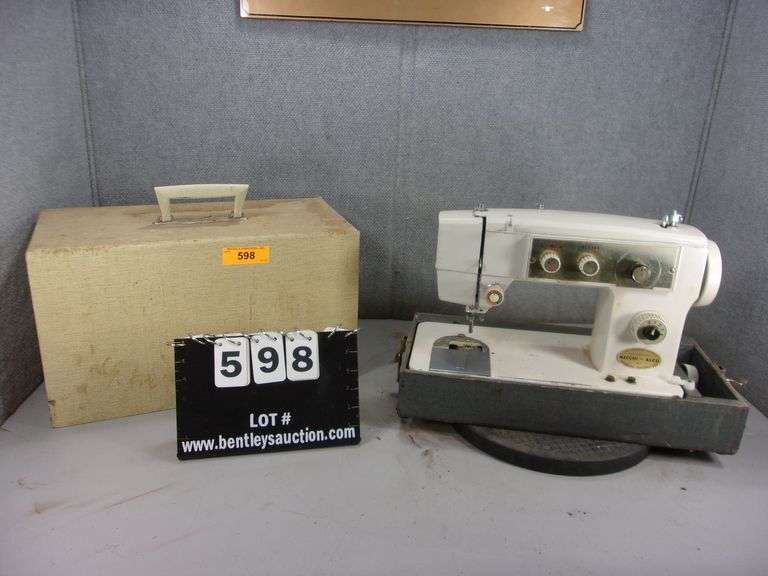 VINTAGE NECCHI SEWING MACHINE WHITE ELECTRIC IN CASE Bentley