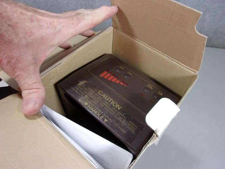 LIFETIME CERAMIC DISC COMPACT HEATER Bentley & Associates, LLC