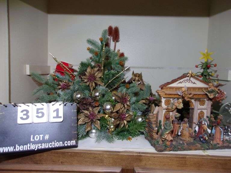 SHELF CHRISTMAS ARRANGEMENT, NATIVITIES, RIBBON, METAL CHRISTMAS TREE