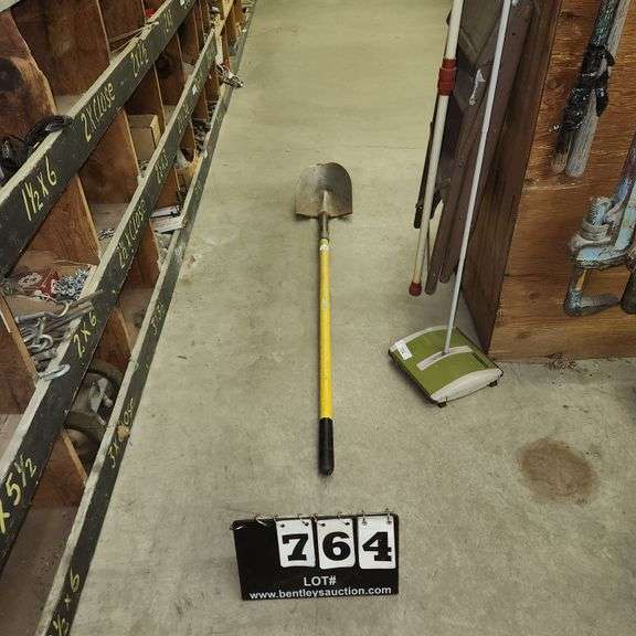 FIBERGLASS HANDLE ROUND SHOVEL Bentley & Associates, LLC