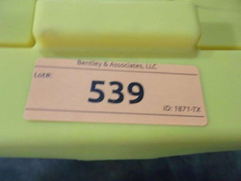 COMMANDER XXL 27GALLON BLACK AND YELLOW POLY TOTE Bentley