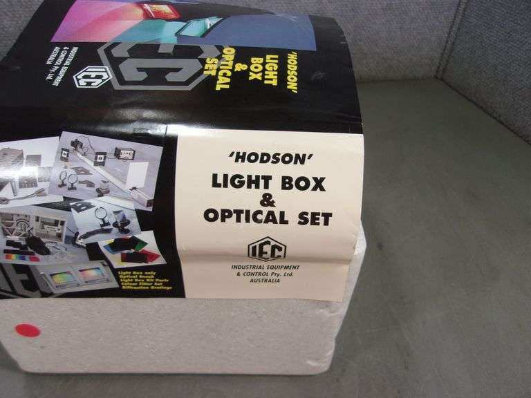 IEC "HODSON" LIGHT BOX & OPTICAL SET Bentley & Associates, LLC
