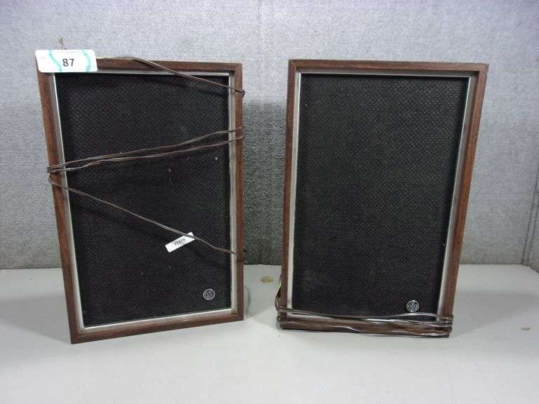 (2) AIR SUSPENSION AUDIO SYSTEM WOOD FRAMED BOX SPEAKERS Bentley