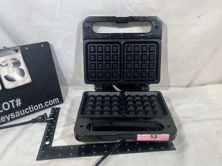 SALTON BELGIAN WAFFLE MAKER WM4 Bentley & Associates, LLC