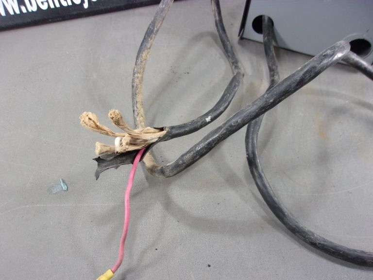 FRANKLIN ELECTRIC MOTOR CONTROL BOX, MODEL 2823008110 Bentley