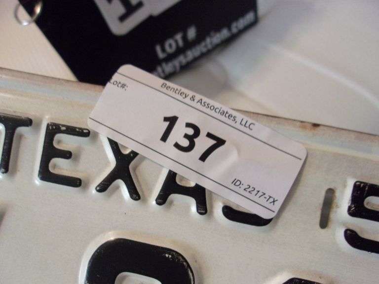 LOT LICENSE PLATES & B. KAISE HOT ROD WALL HANGING PRINT Bentley