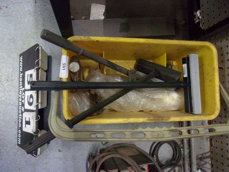 WINDSHIELD WASHER SQUEEGEE SAND TUB Bentley & Associates, LLC