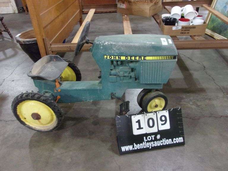 JOHN DEERE CHILDREN'S PEDAL TRICYCLE Bentley & Associates, LLC