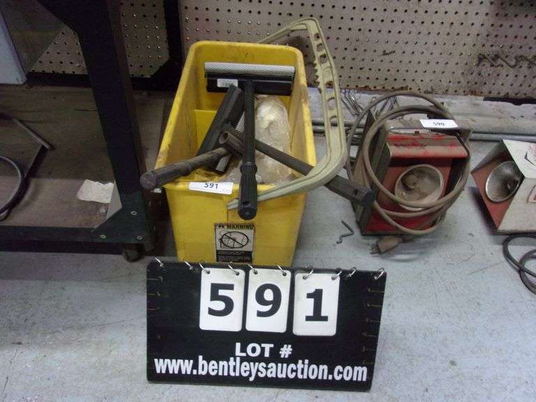 WINDSHIELD WASHER SQUEEGEE SAND TUB Bentley & Associates, LLC