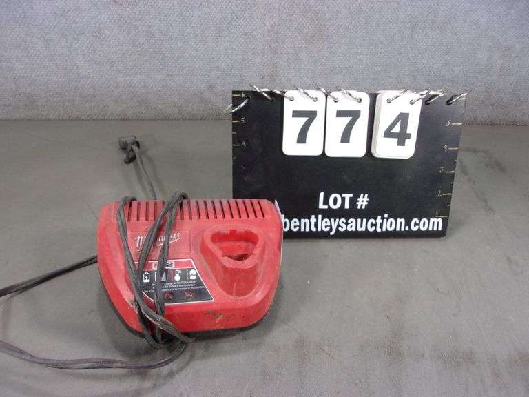 Milwaukee M12 Battery & Charger Wall Mount Organizer - 48-59-2401