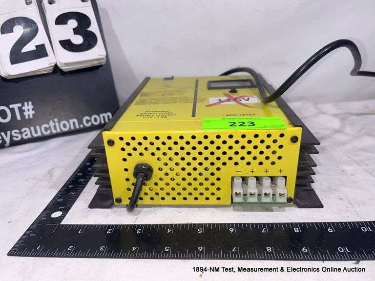 SAMLEX AMERICA SEC1215A AUTOMATIC SWITCH MODE BATTERY CHARGER 12V15A