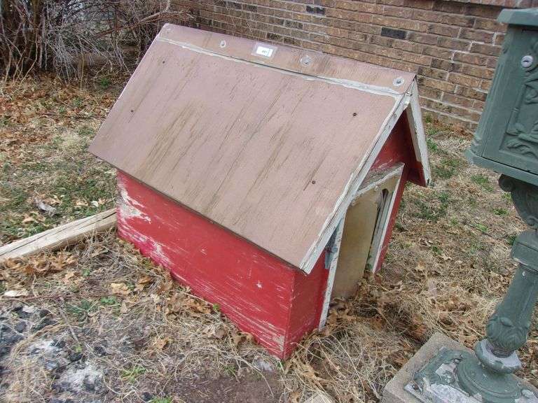 SMALL METAL ROOF DOG HOUSE Bentley & Associates, LLC