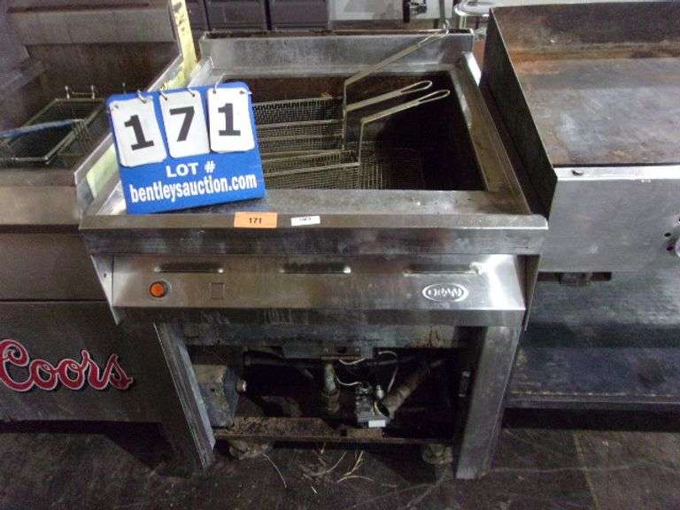 DEAN DEEP FRYER W/ 3 BASKETS Bentley & Associates, LLC