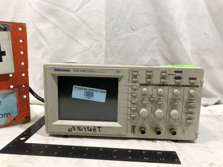 oscilloscope Tektronix TDS220 (Gebraucht) in Attalens für CHF 170 - mit