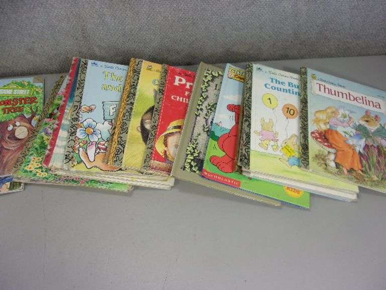 STACK OF CHILDREN'S BOOKS BUGS BUNNY, BIG BIRD Bentley & Associates