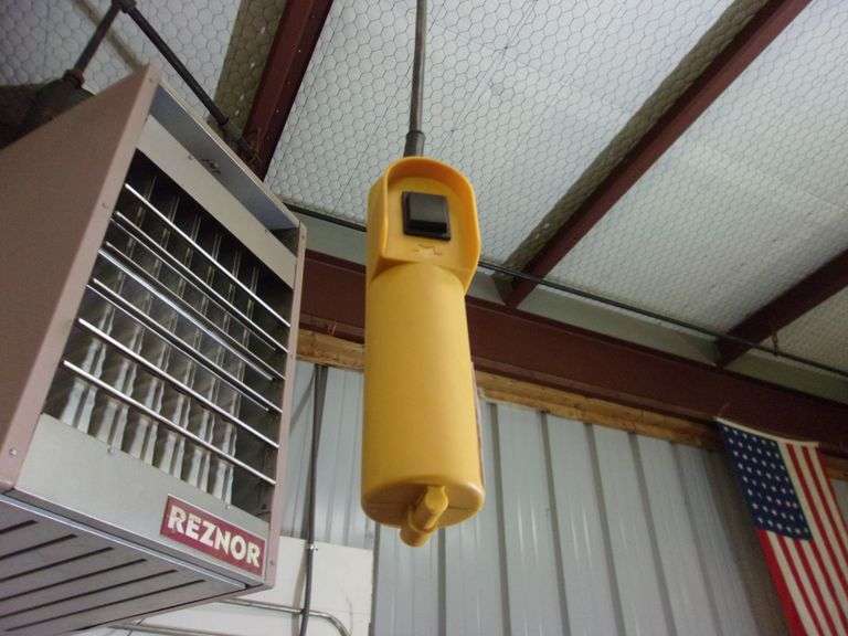 PITTSBURGH ELECTRIC RED ELECTRIC HOIST W/ HAND HELD CONTROLS Bentley