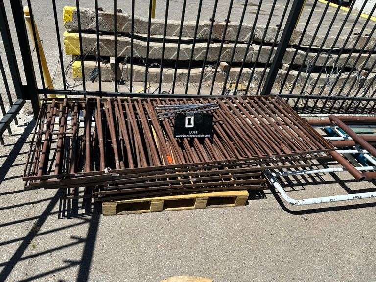 PALLET HORSE STALL TOP RAILS Bentley & Associates, LLC