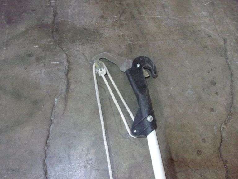 GREEN EXTENDABLE TREE LIMB CUTTER Bentley & Associates, LLC