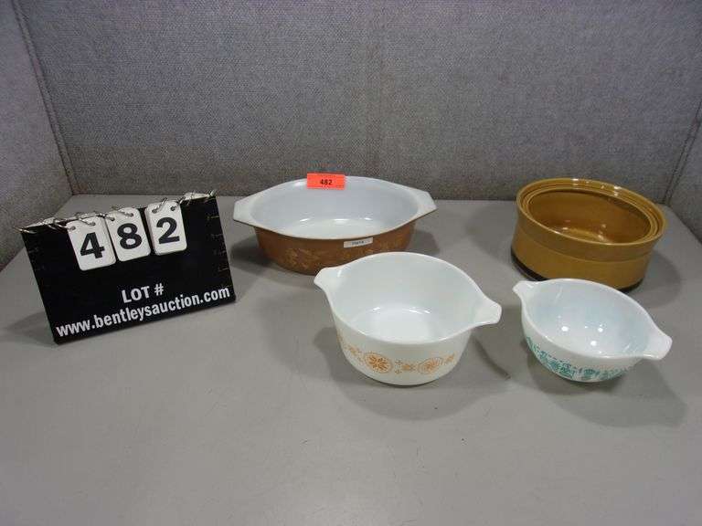 LOT 3 PYREX DISHES & 1 DESIGNER'S COLLECTION STONEWARE DISH Bentley