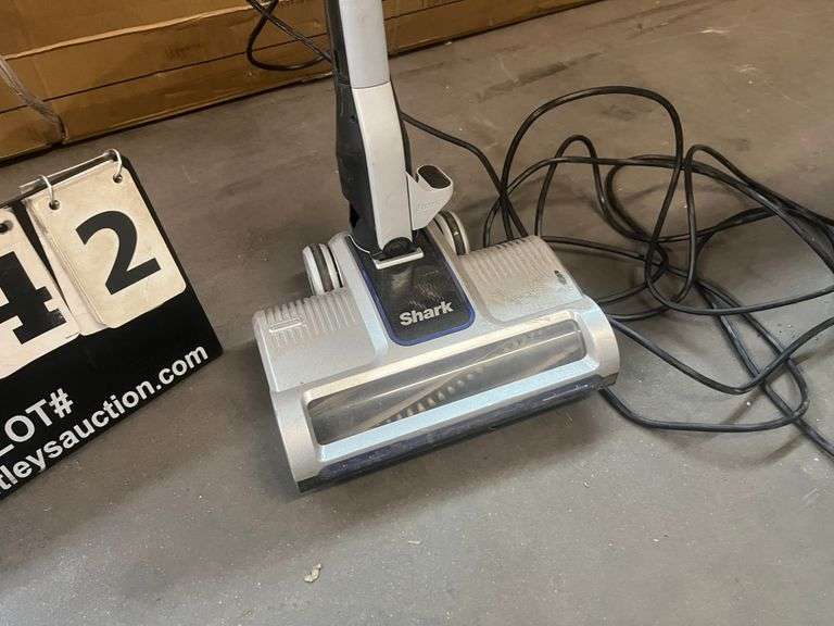 SHARK HZ255 LIGHTWEIGHT VACUUM Bentley & Associates, LLC
