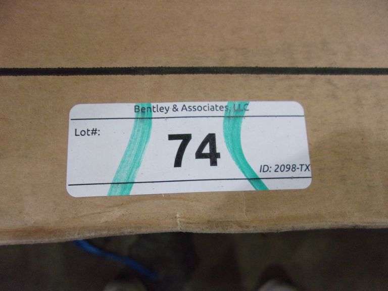 MEMBERS MARK HASTINGS COLLECTION 8PIECE ROUND DINING SET Bentley