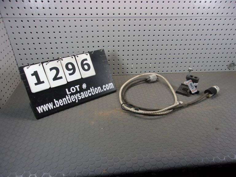 SMALL WORKBENCH CLAMP & BUNGEE CORDS Bentley & Associates, LLC