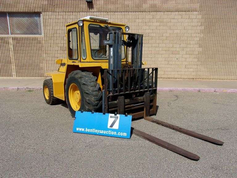 SELLICK SD80 4X4 ALL TERRAIN DIESEL FORKLIFT, 8000 'S, 1,743 HOURS