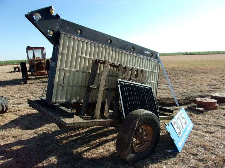 WAYNE INDUSTRIES LIGHTED ARROW SIGN BOARD TRAILER Bentley