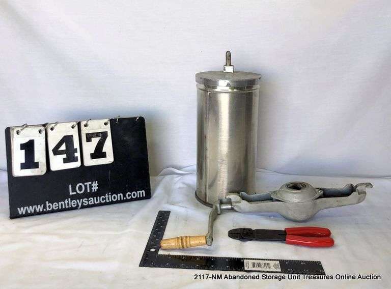 WHITE MOUNTAIN FREEZER HAND CRANK ICE CREAM MAKER Bentley