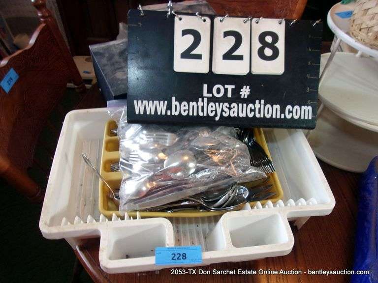 ONEIDA DELUXE STAINLESS FLATWARE SET W/ ORGANIZER Bentley