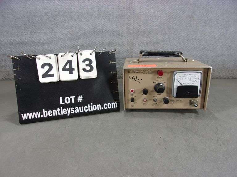 LUDLUM MEASUREMENTS MODEL 17745 GEIGER COUNTER/METER Bentley
