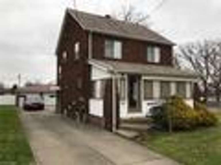 RESIDENTIAL REAL ESTATE 145 Harvey St., Struthers, OH BidAssets