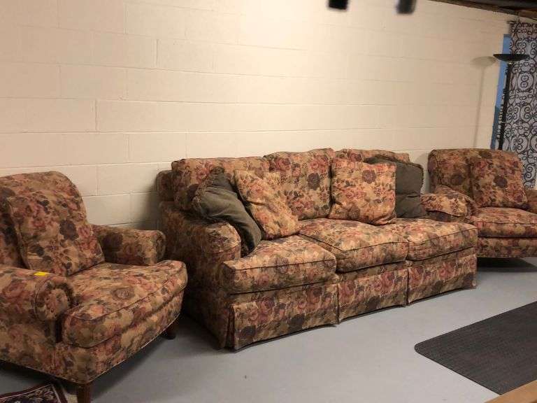 Henredon loose cushion sofa and 2 side chairs. Floral pattern. Very