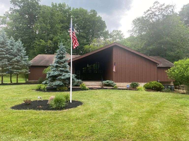 Canfield Contemporary Multi-Level 5BR 4700sf Home. 25 CAMELOT CT, CANFIELD, OH