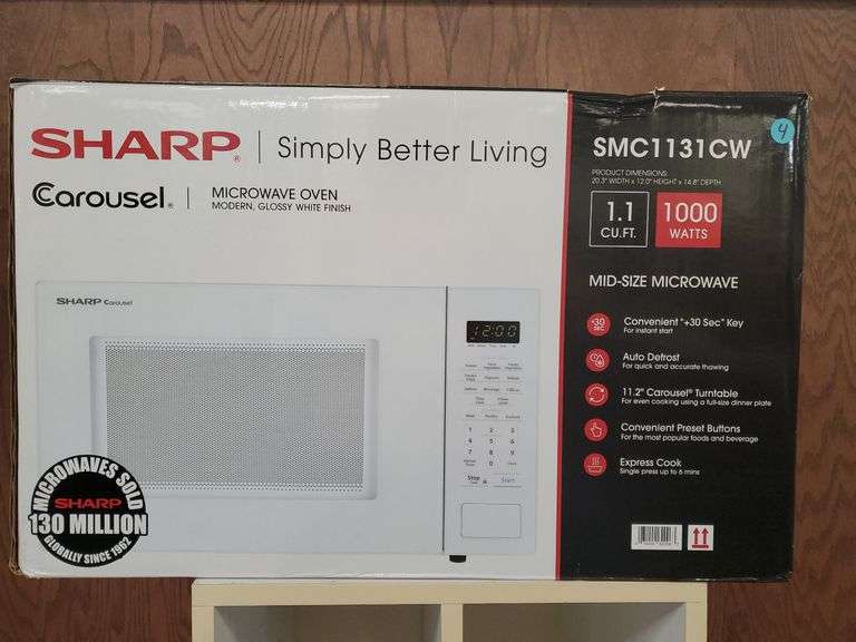 SHARP SMC1131CW 1000w Carousel Microwave oven. 1.1 cu. ft. Powers on