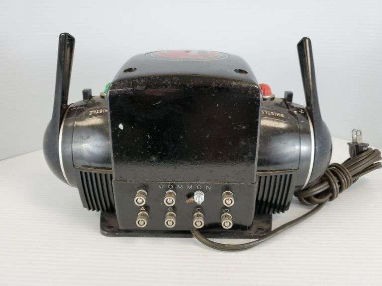 Lionel TRAINmaster Type ZW Transformer. 275 watts, 115 volt. Powers On. BidAssets Online