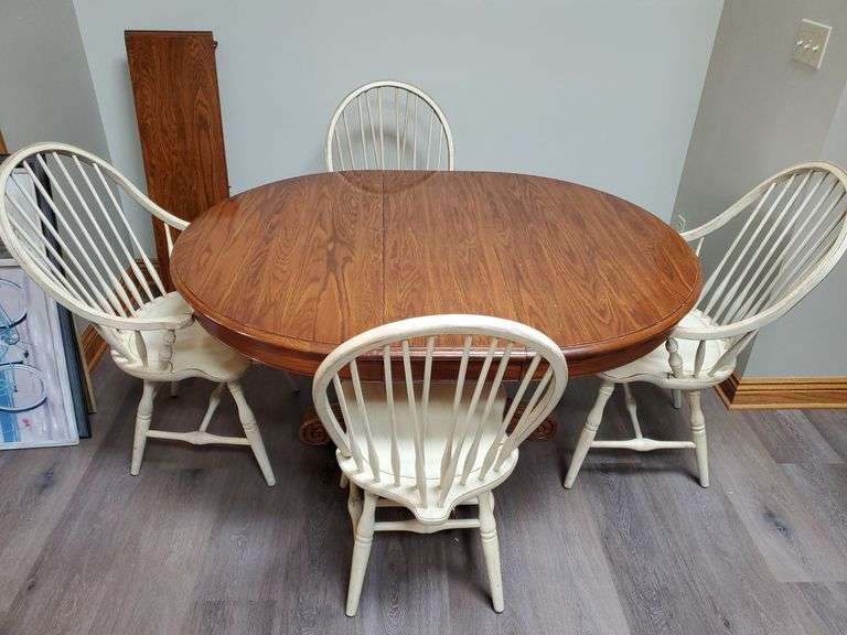 Pennsylvania House table oak oval table with scroll legs and