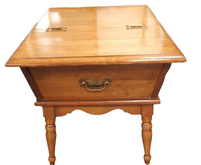 Moosehead furniture company maple end table with flip top storage false