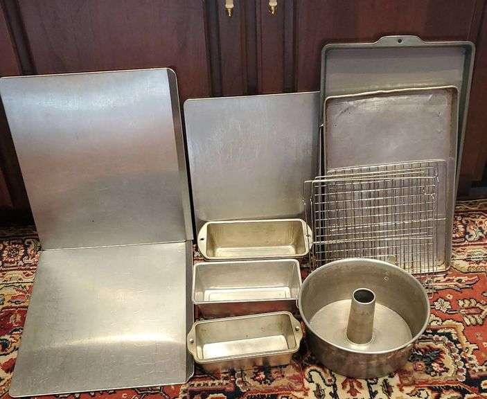 Aluminum bakeware from Mirro, Echo, Rema, Bake King.. cooling rack