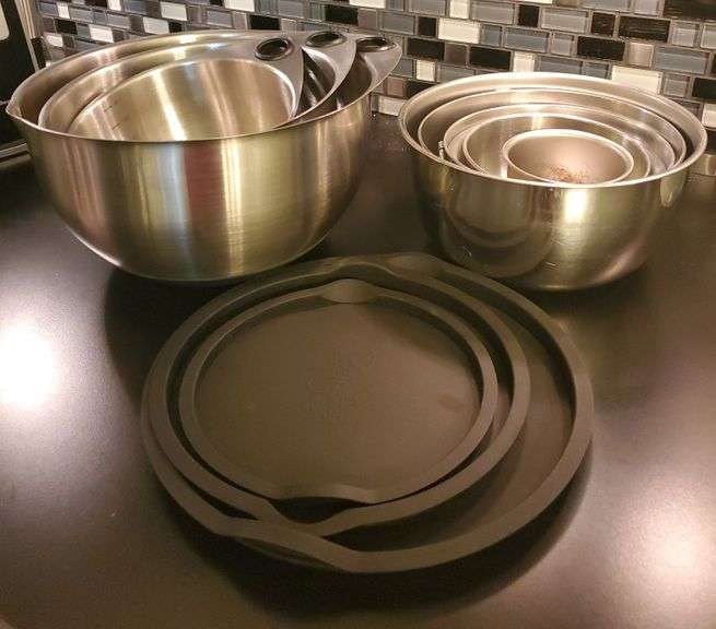 Pampered Chef stainless steel mixing bowls with lids and other