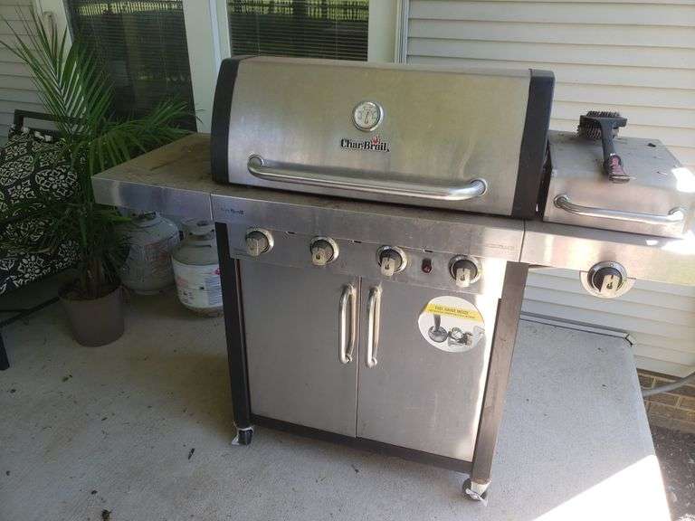 CharBroil commercial propane grill with sear guard. Includes side