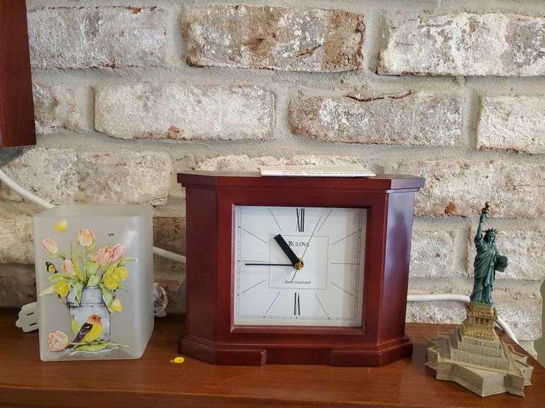 Bulova battery operated mantle clock, Harbour lights Statue of liberty